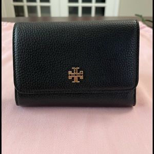 🔥🔥Tory Burch Carter Medium Flap wallet